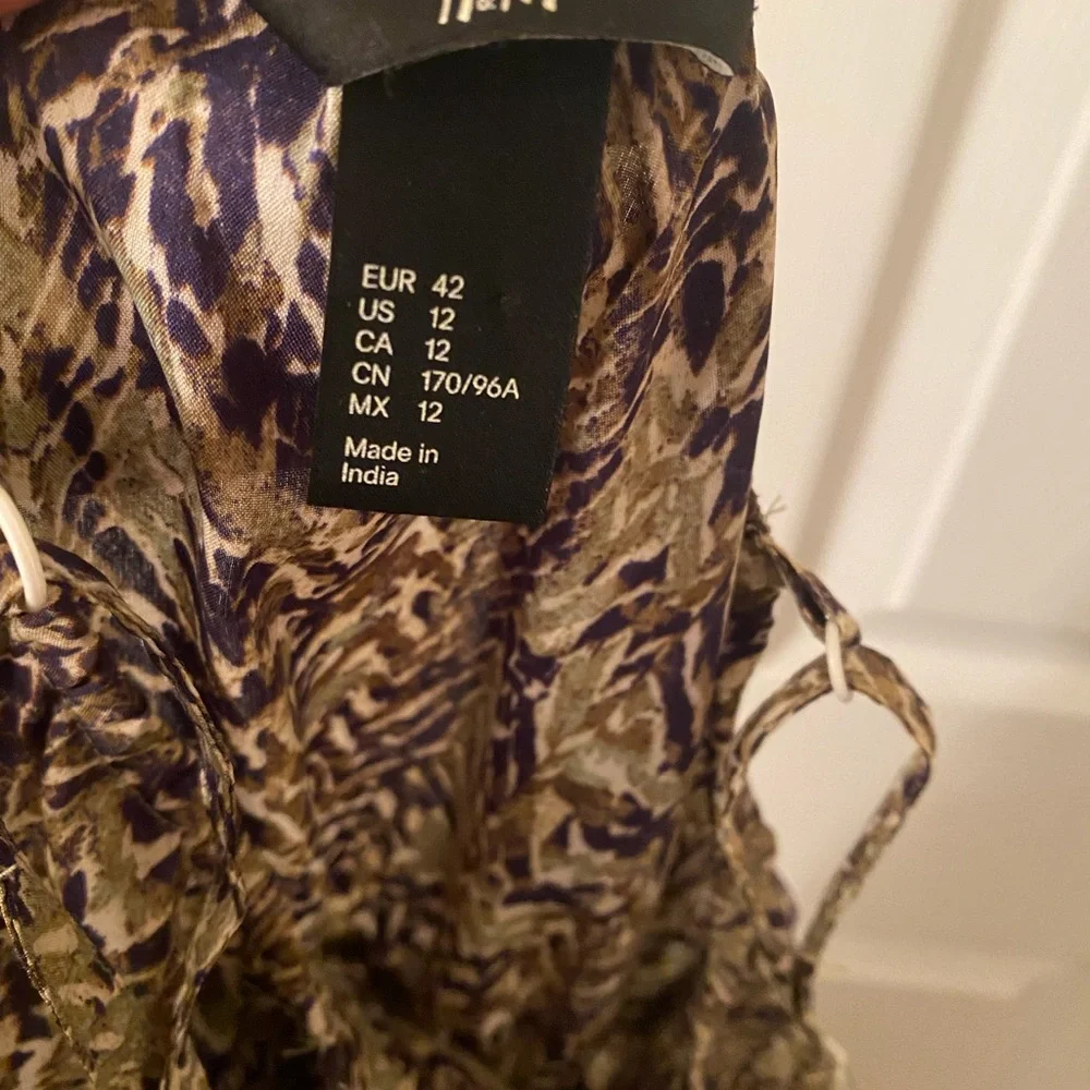 H&M - Ruffle Abstract Top Dress - Picture 3 of 5